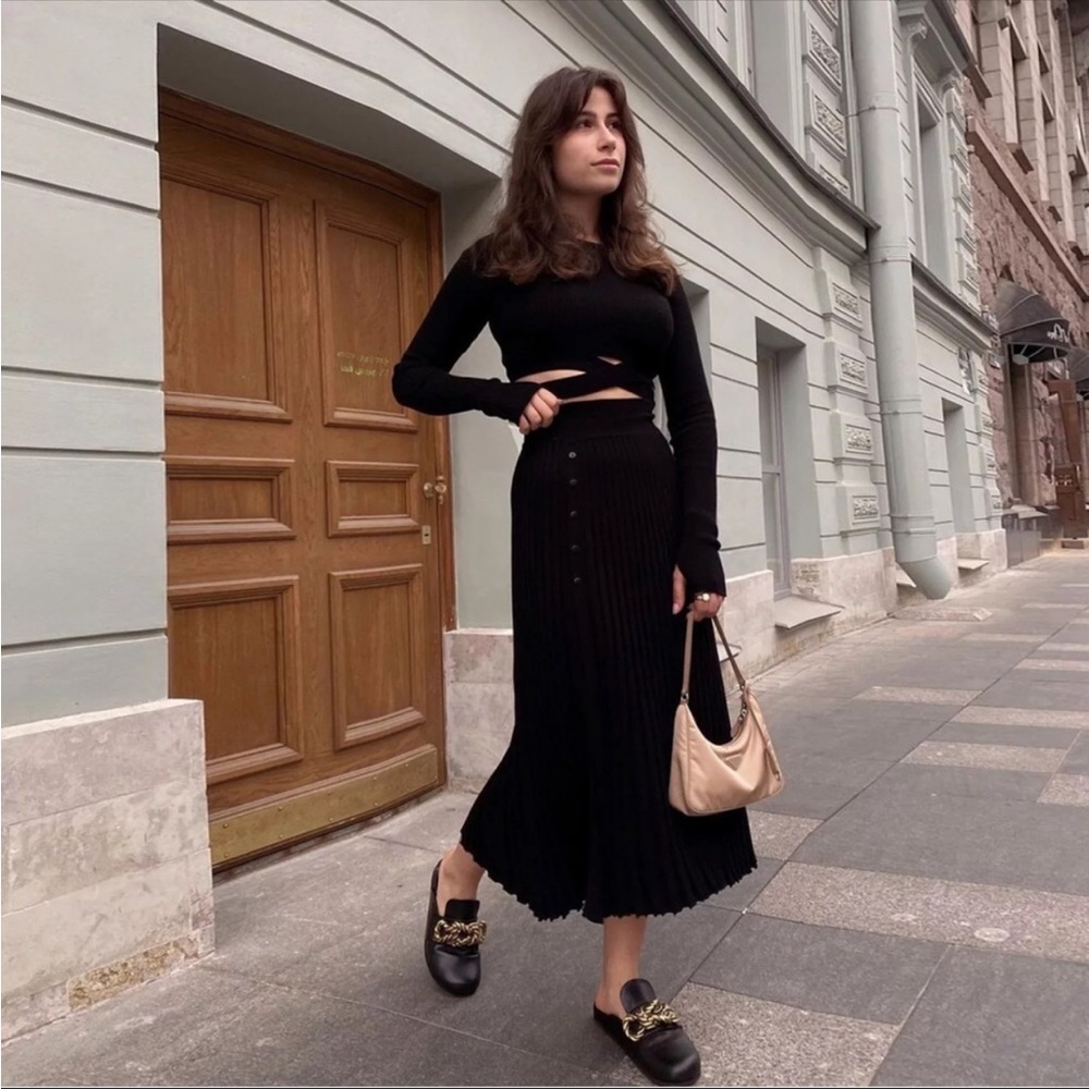 SALE! SET!Black Wrap Long Sleeve Crop Top & Matching Pleated High Rise Skirt Set - Picture 7 of 13